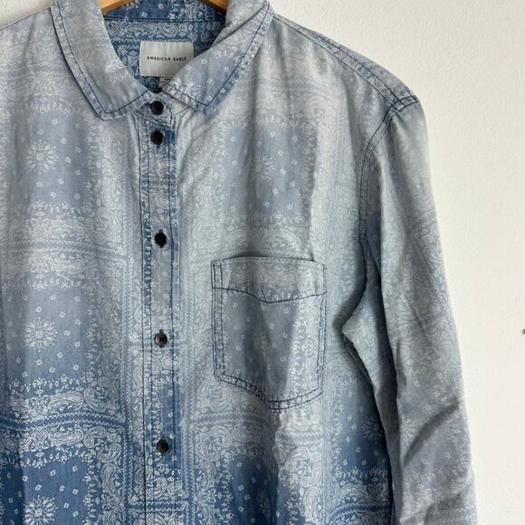 American Eagle Chambray Shirt Womens Medium Blue Ombre Bandana Print Western - Picture 7 of 9